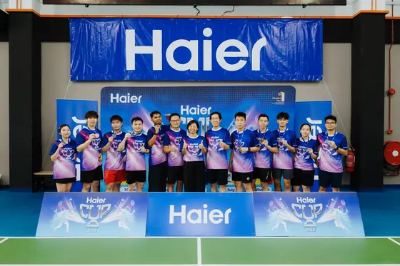 Haier Cup branded team photo